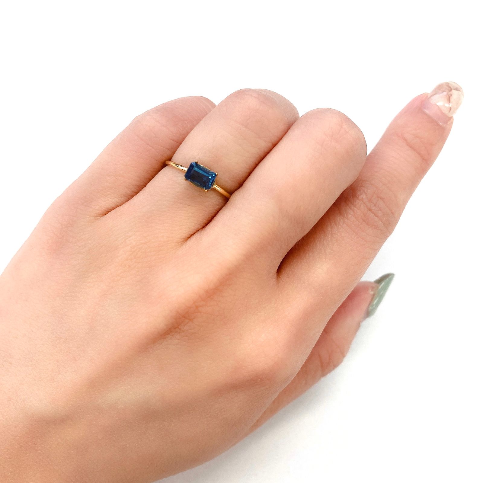オーシャンブルーカイヤナイト インド産 ルース 0.92ct[210410522]5.8×3.8mm前後