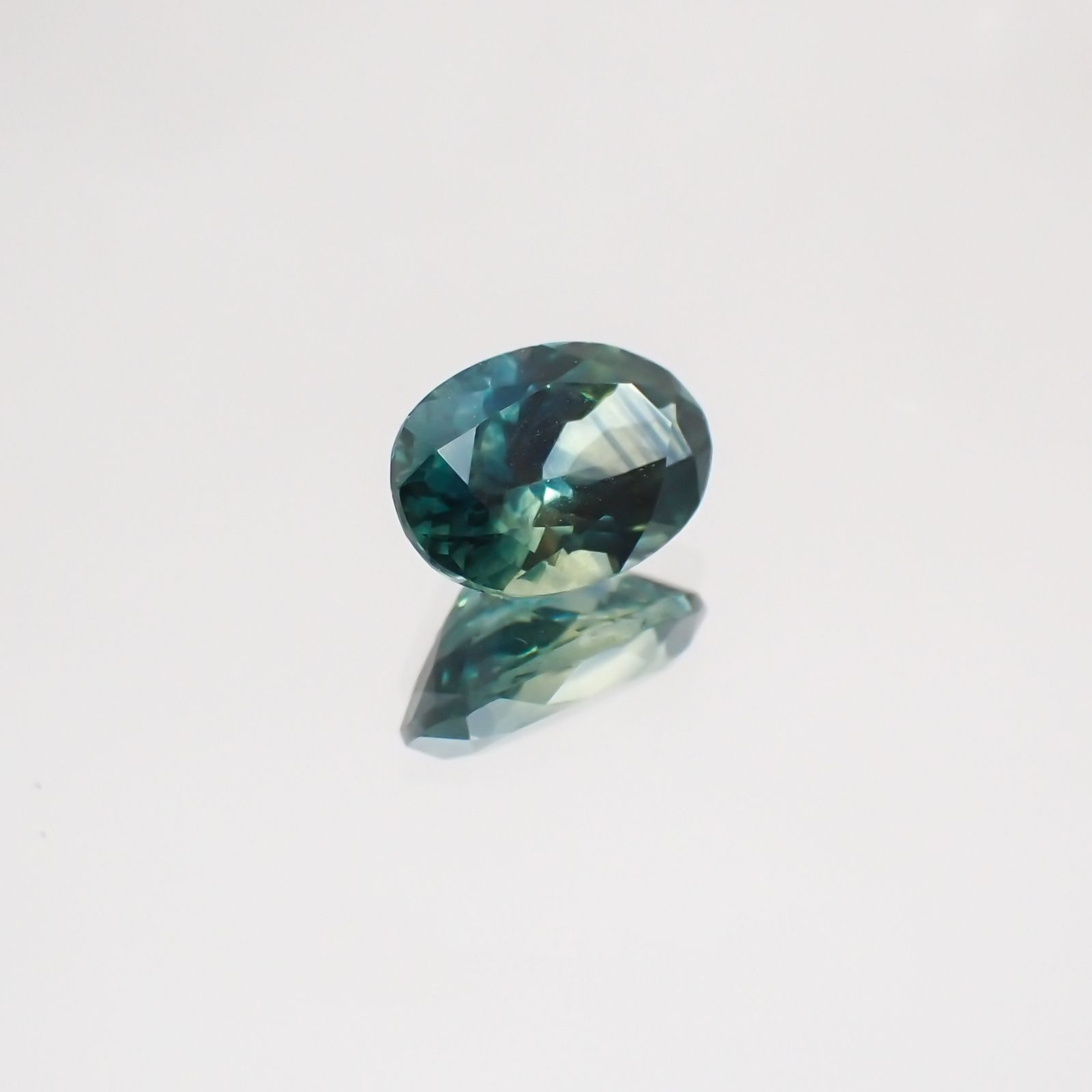 モンタナサファイア アメリカ産 ルース 0.78ct[20129306]6.5×4.5mm前後