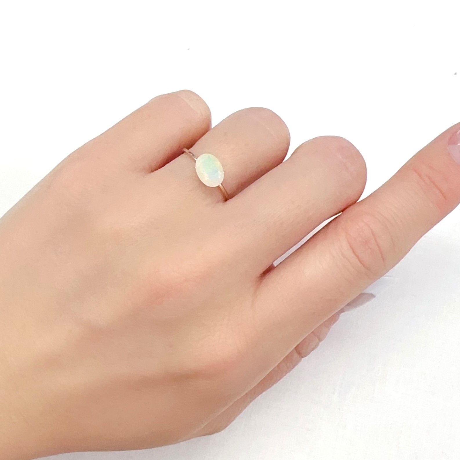 エチオピアオパール エチオピア産 0.72ct[240125317]7.9x6mm前後