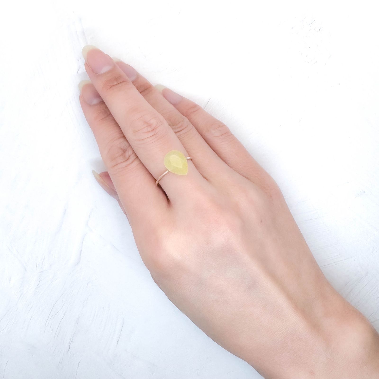 イエロースミソナイト イタリア産 4.03ct / 11.3x8.4mm前後 [251231403]