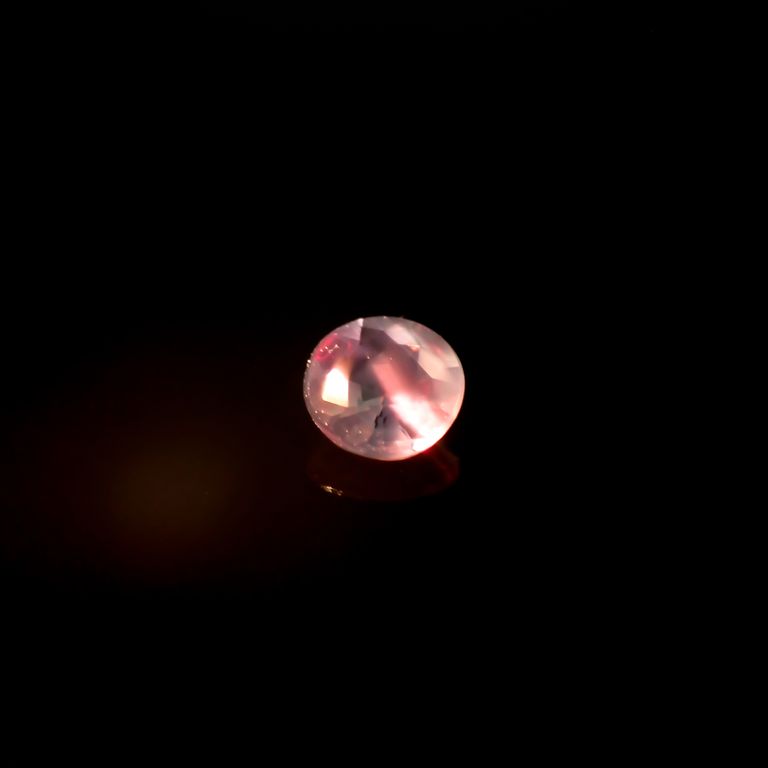 電球色(ライト)の照射で変色