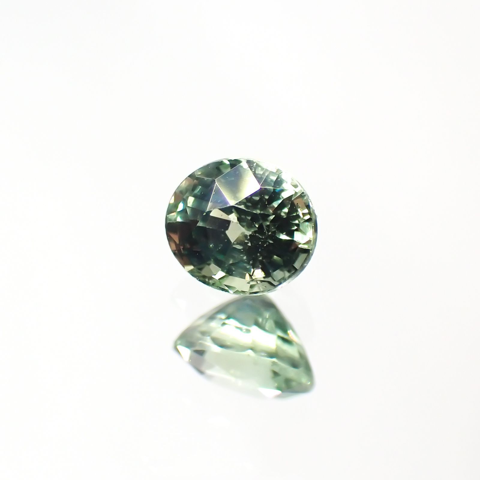 アレキサンドライト(宝石名アレキサンドライト) マダガスカル産 0.304ct ソ付(彩珠)[20117003]4×3.4mm前後