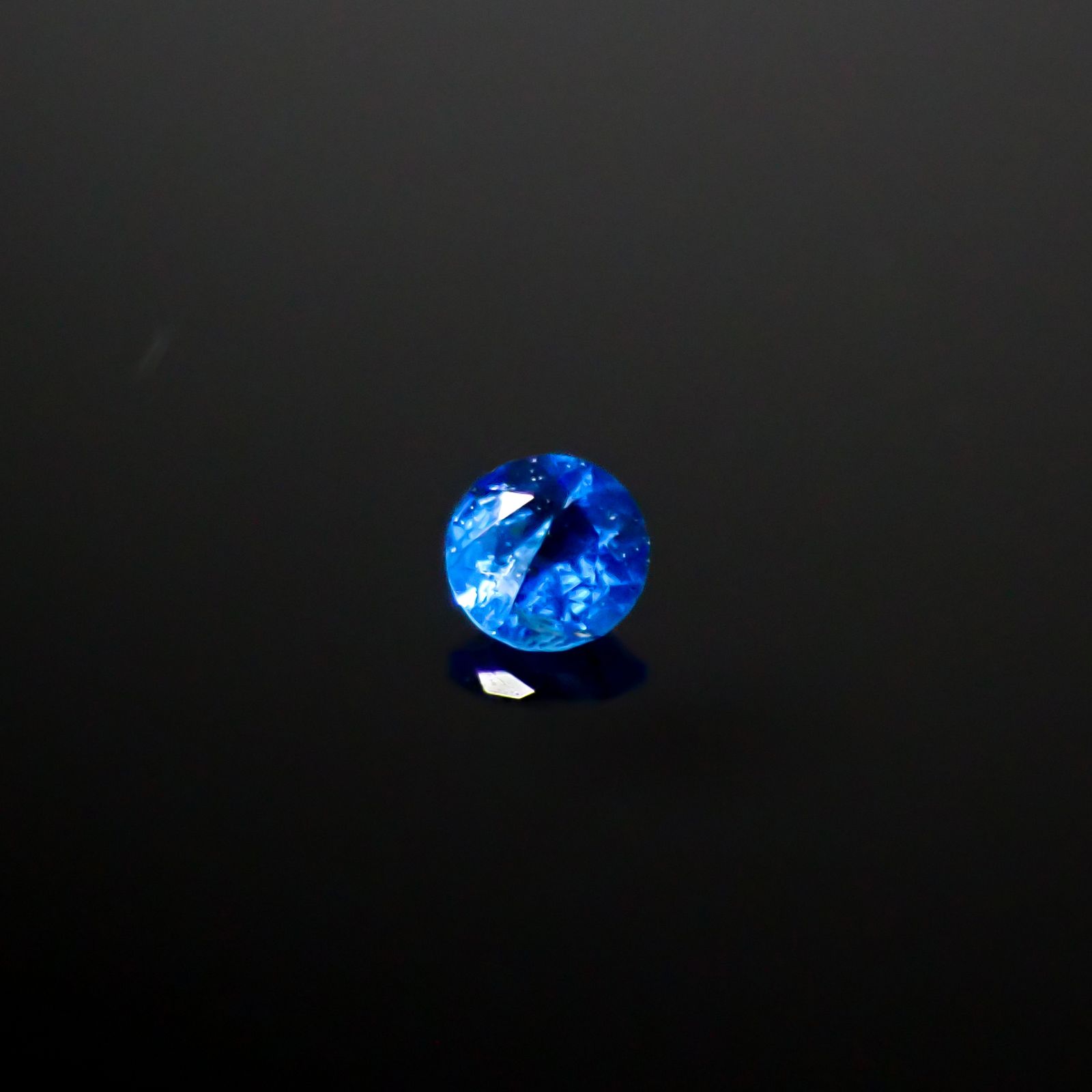 アウイナイト フルオレッセンス ドイツ産 0.021ct[240628305]1.8x1.8mm前後