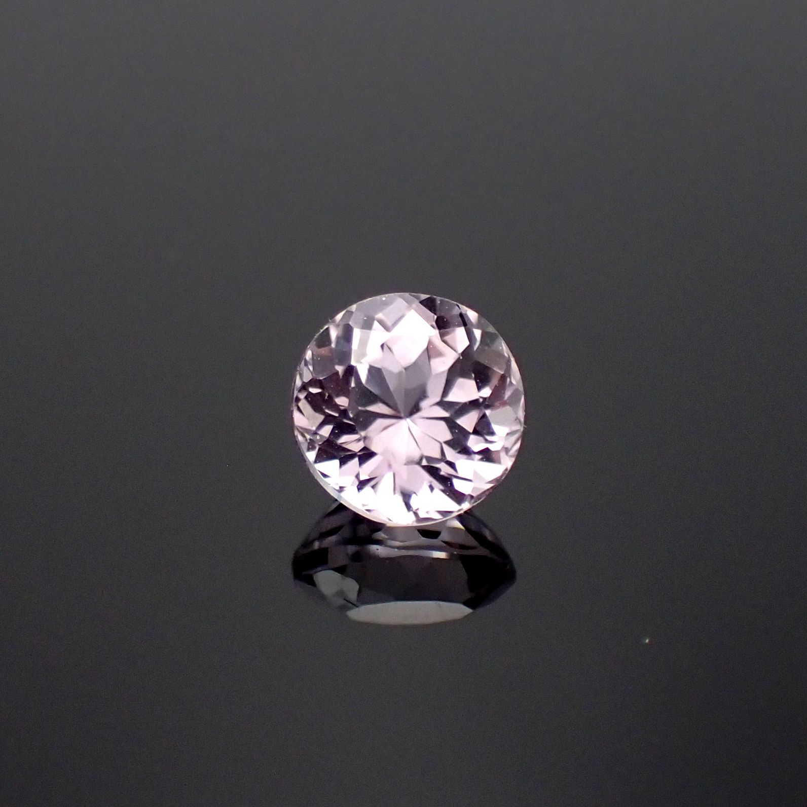 クンツァイト アフガニスタン産 0.91ct[231224770]5.8x5.7mm前後