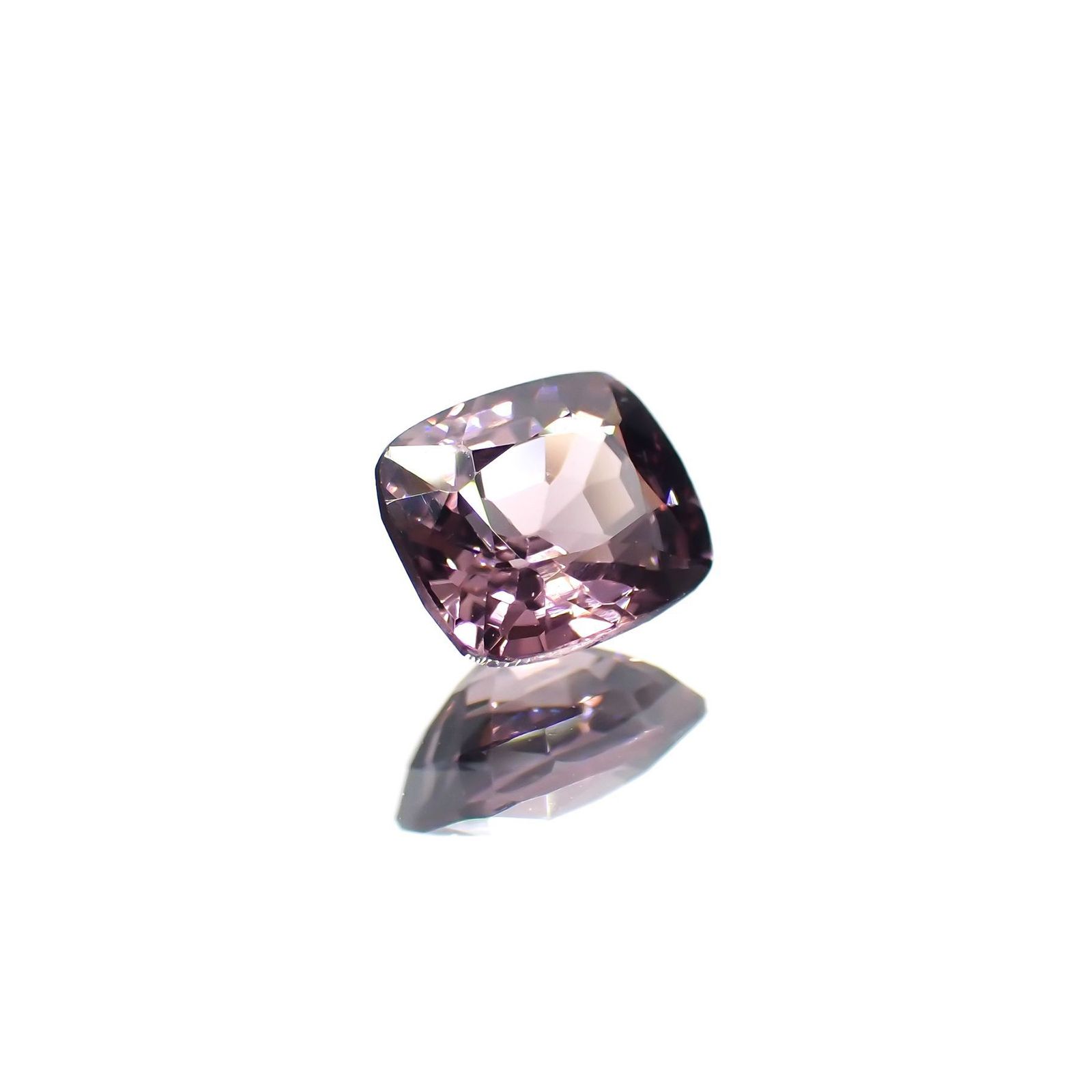 パープルスピネル(宝石名スピネル)ビルマ産 識別済 1.16ct / 6.7x5.7mm前後 [231124303]
