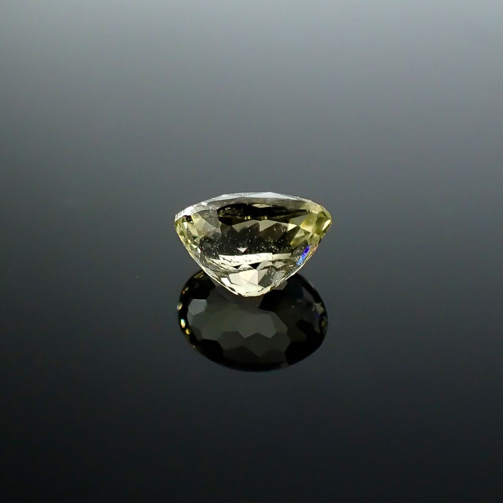 コーネルピン スリランカ産 1.15ct / 7.2x5.3mm前後 [251031233]