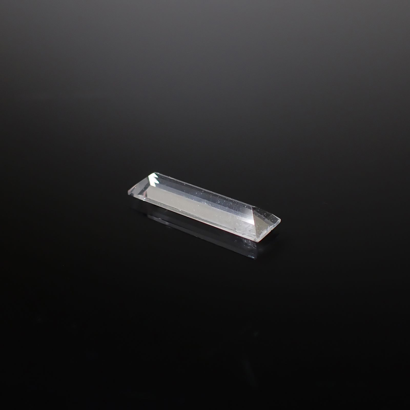 ナトロライト(宝石名ナトロライト)アメリカ・ニュージャージー州産 1.550ct ソ付(日独)[250229897]16.22x4.72mm前後
