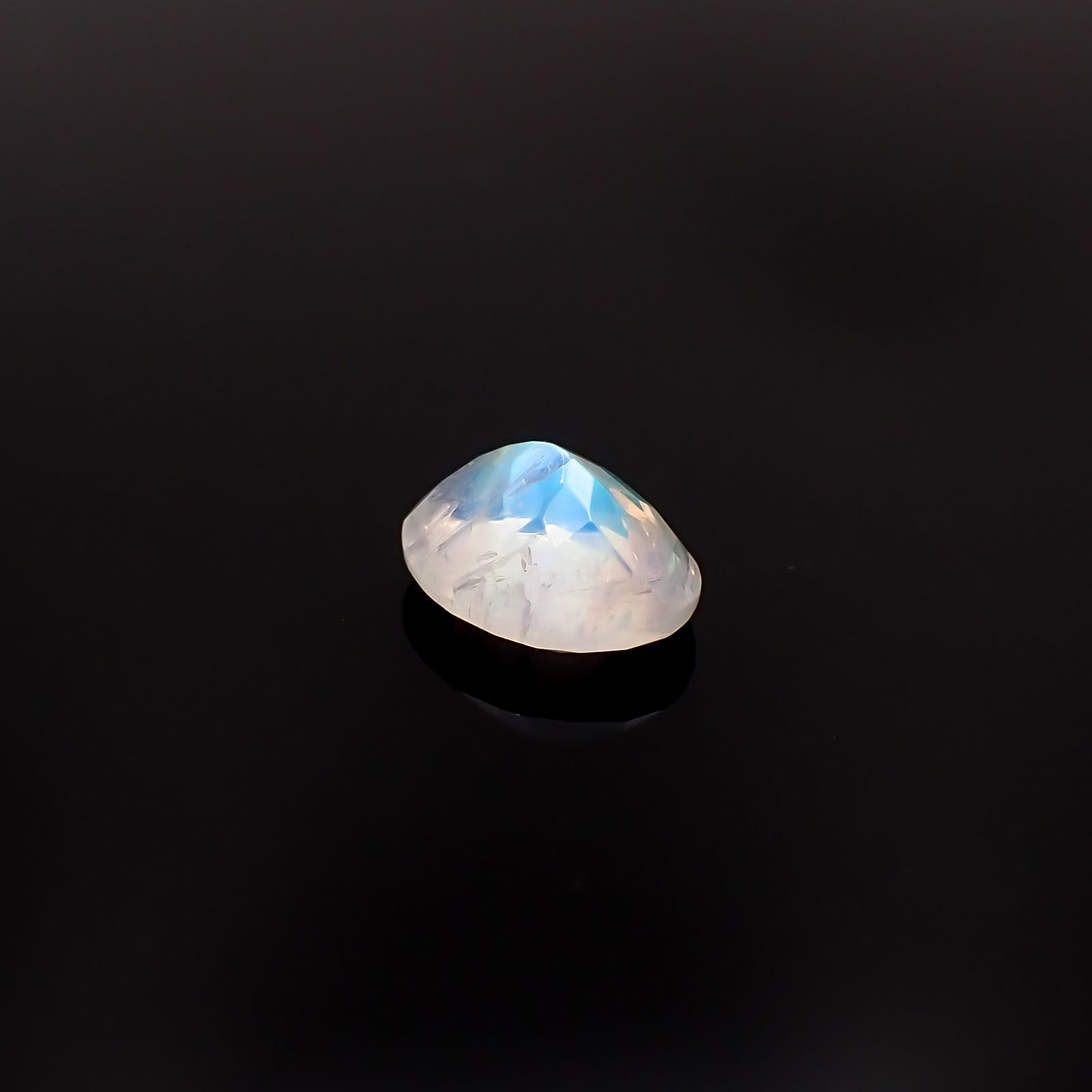レインボームーンストーン インド・ビハール産 2.90ct / 10.7x8.5mm前後 [260431973]