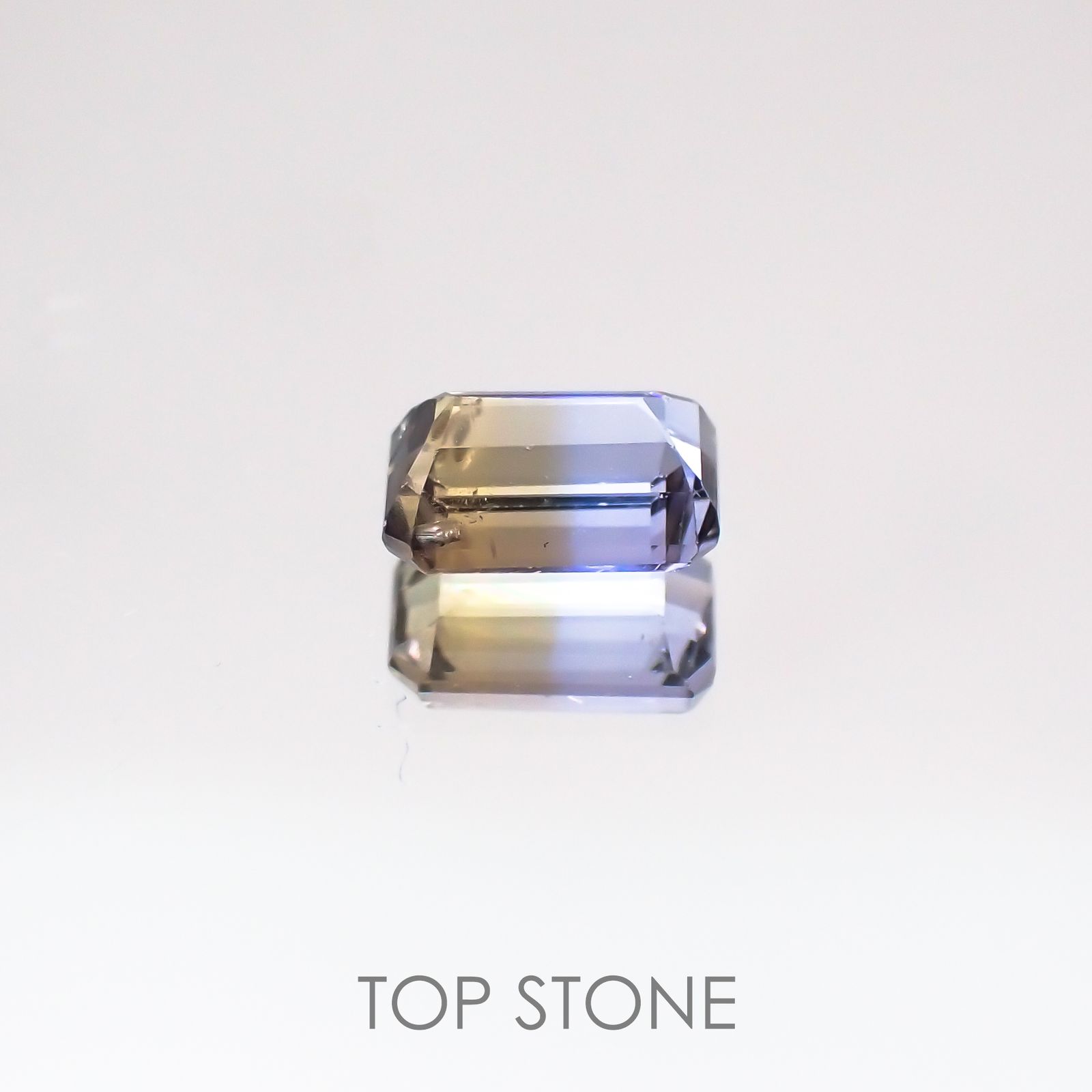バイカラータンザナイト(ゾイサイト)非加熱 タンザニア産 ルース 0.44ct[210610950]4.9×3.3mm前後