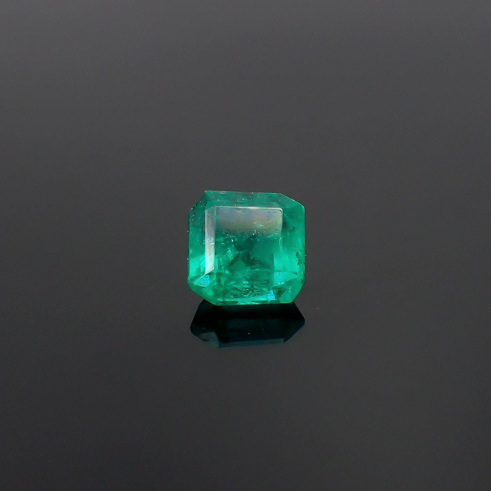 エメラルド コロンビア産 0.29ct / 3.8x3.8mm前後 [260131520]