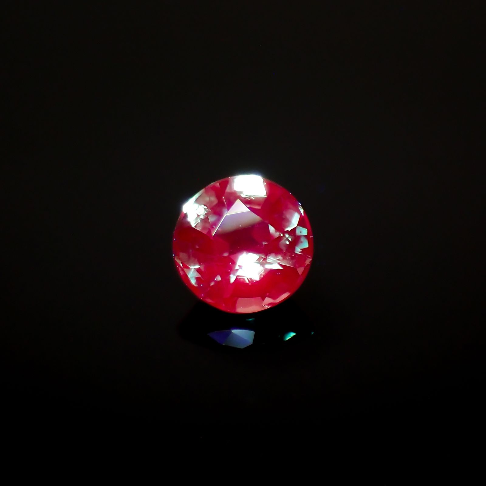 アレキサンドライト(宝石名アレキサンドライト)ブラジル産/EmeraldMains社製 0.132ct ソ付(彩珠)[231224614]3x3mm前後