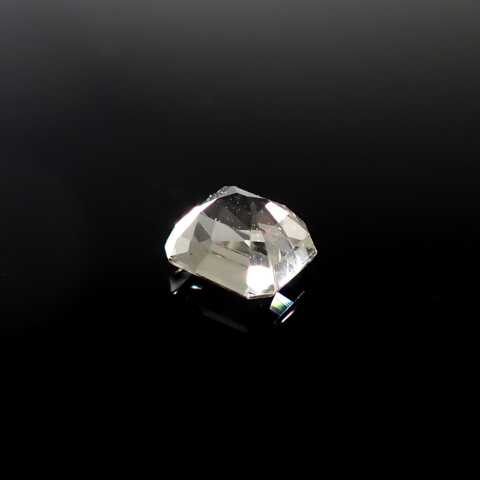 リリーパッドアパタイト フルオレッセンス アフリカ産 1.80ct [241129419]7x6.1mm前後