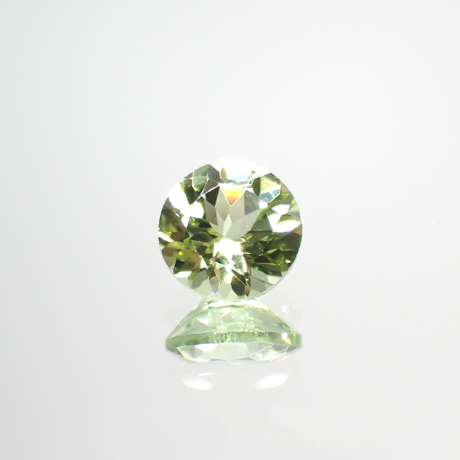 ペリドット(宝石名ペリドット) パキスタン産 1.04ct 識別済[210813073]6.4×6.4mm前後