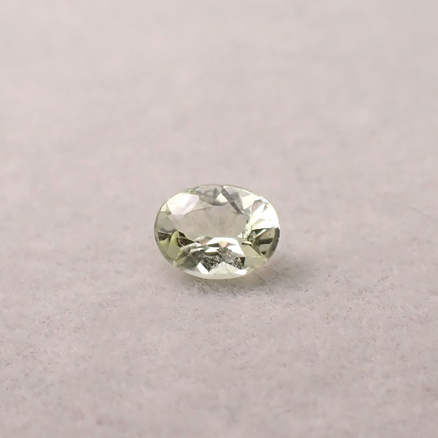 ブラジリアナイト(宝石名ブラジリアナイト)ブラジル産 識別済 0.45ct / 5.8x4.5mm前後 [260131497]