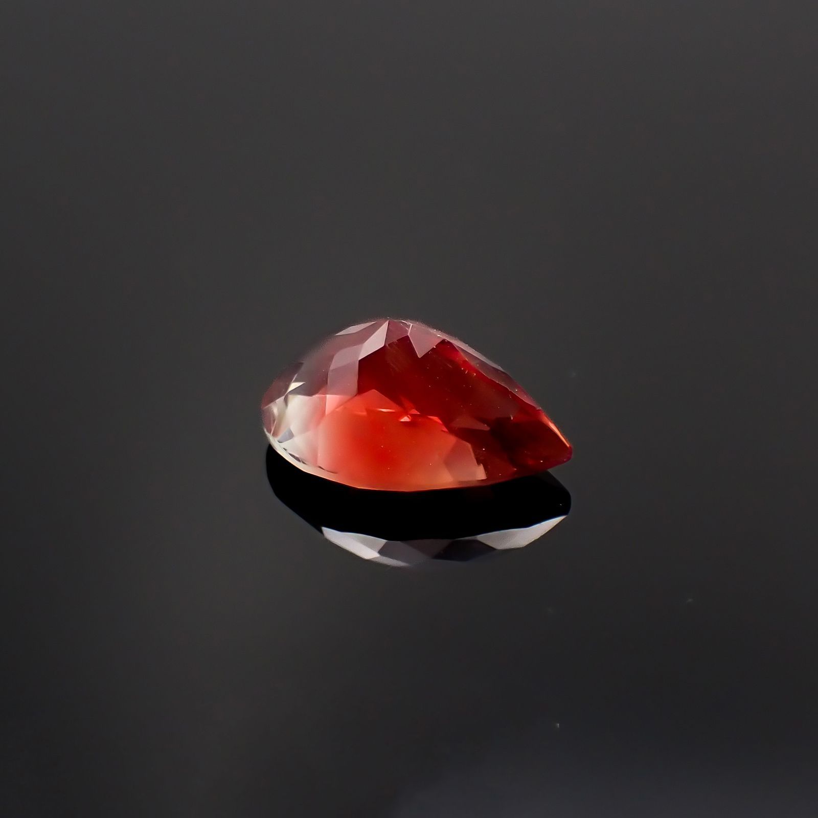 オレゴンサンストーン アメリカ・オレゴン州産 1.85ct / 10.3x6.6mm前後 [230119982]