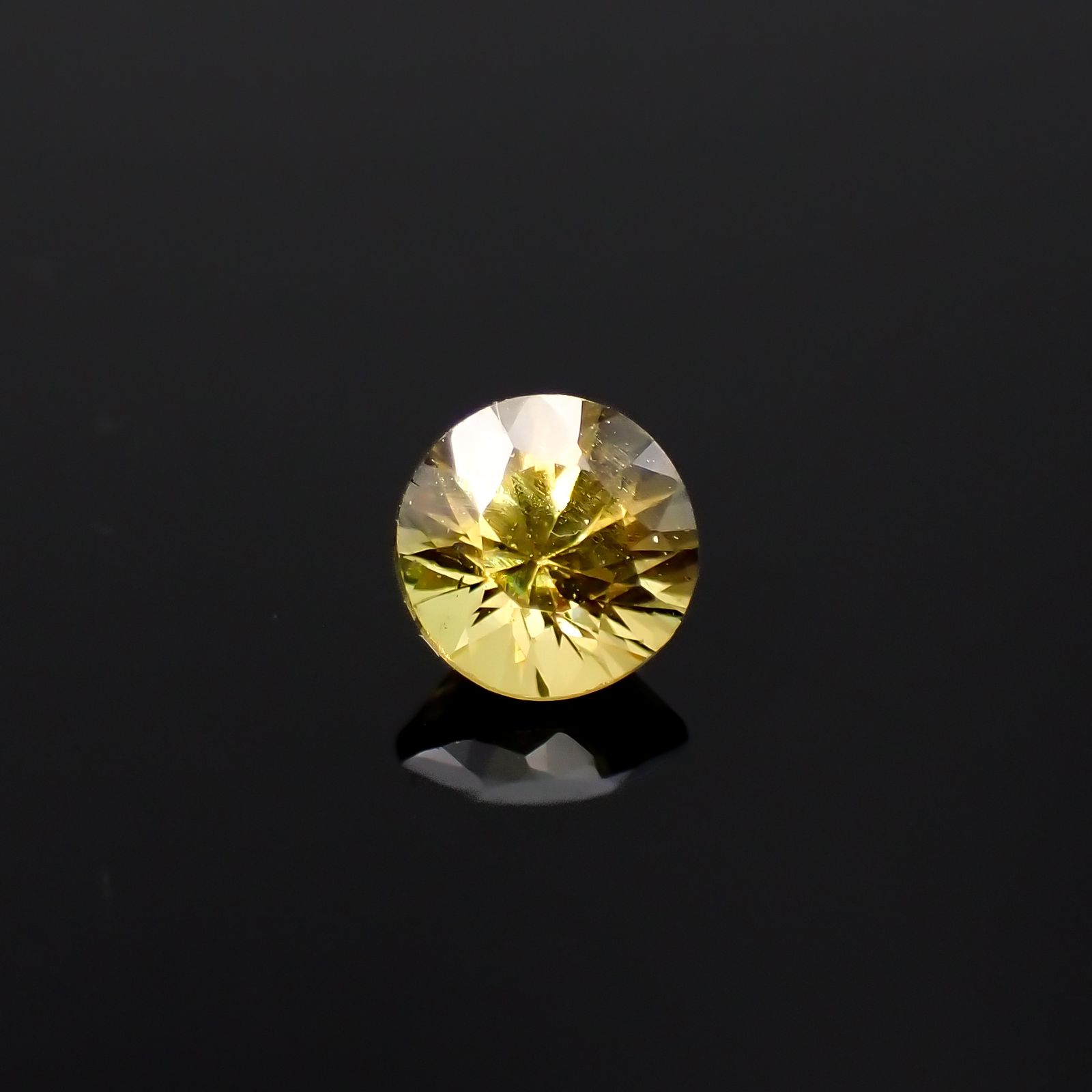 アンドラダイトグロッシュラーガーネット(宝石名アンドラダイト/グロッシュラー・ガーネット)ナミビア産 0.46ct 識別済[231224550]4.4x4.4mm前後