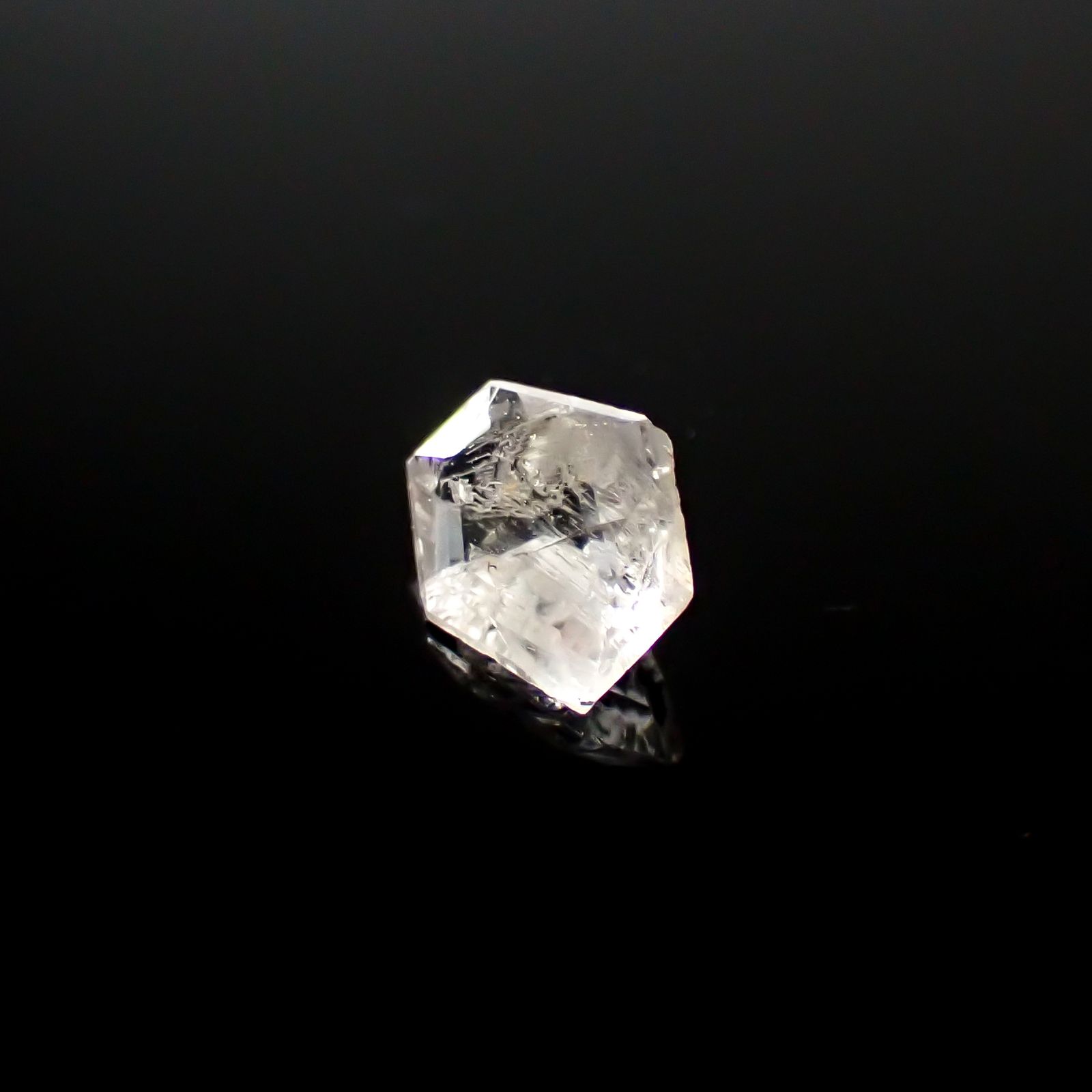 ◇カスタムカット◇ポードレッタイト(宝石名ポードレッタイト)ビルマ産 0.300ct ソ付(彩珠)[240628438]5.4x4.4mm前後