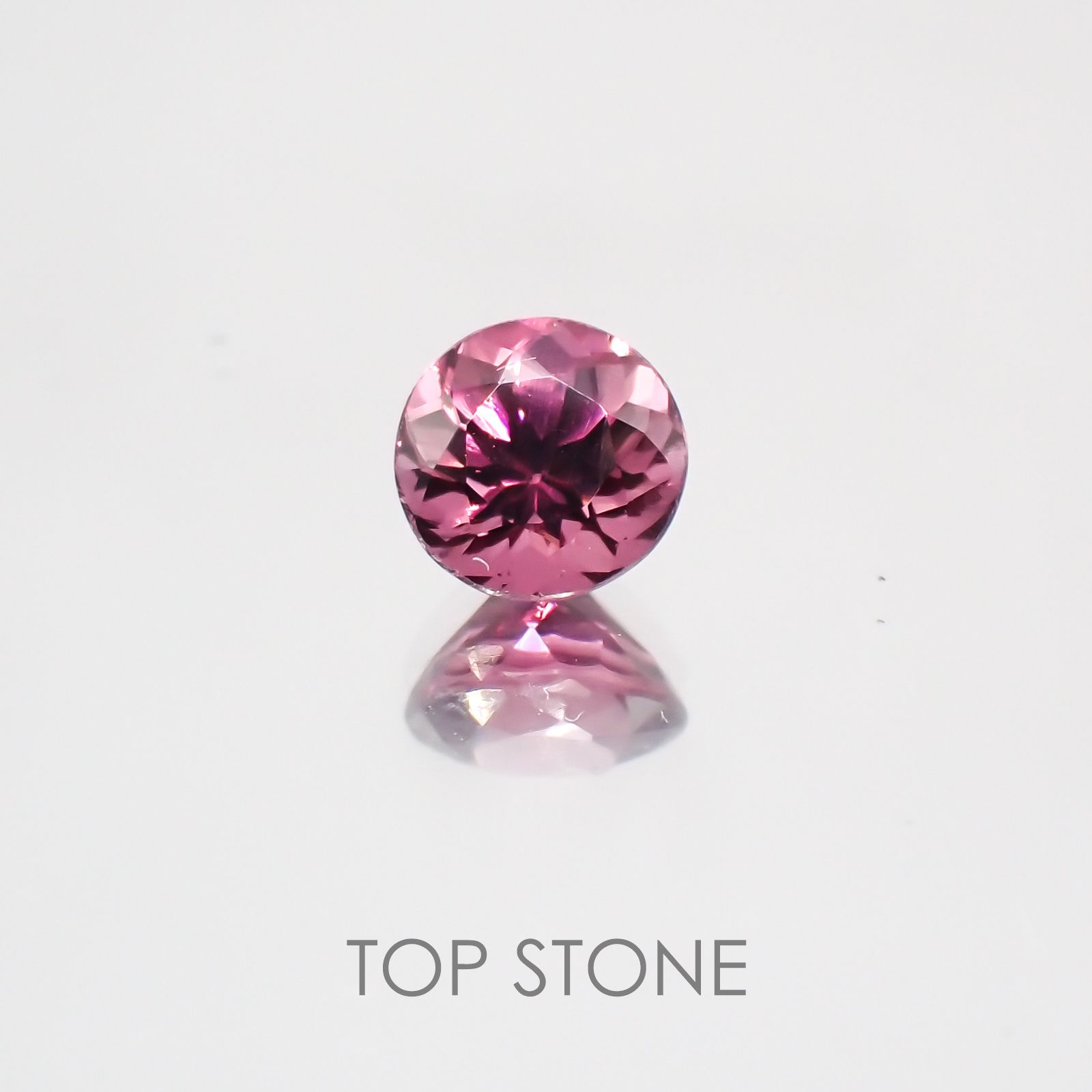 カラーチェンジマラヤガーネット タンザニア産 ルース 0.72ct[21049656]5.1×5.1mm前後