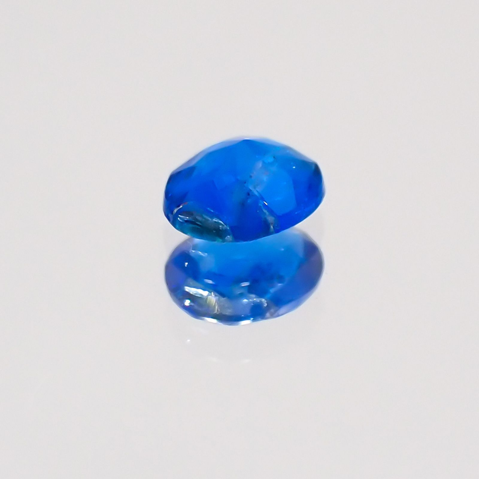 アウイナイト フルオレッセンス(宝石名アウイナイト) ドイツ産 0.11ct 識別済[20052289]3.7×3.3mm前後