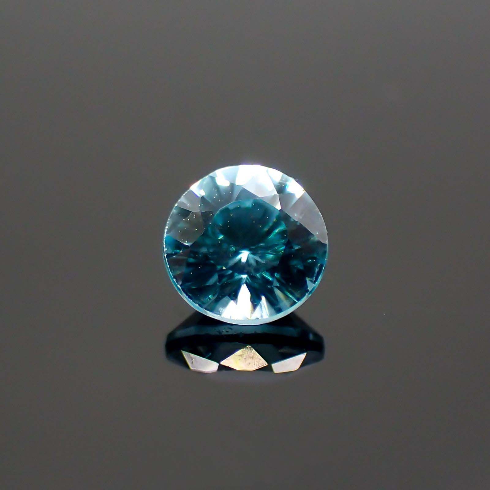 ブルージルコン(宝石名ジルコン)カンボジア産 0.75ct 識別済[220113988]5x4.9mm前後