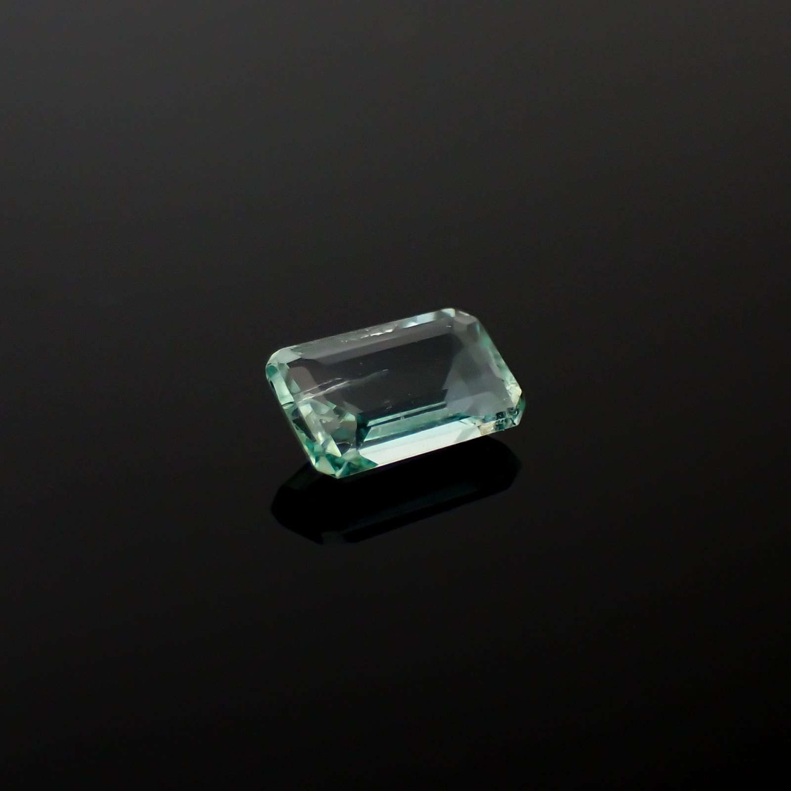 パステルカラーエメラルド コロンビア産 0.44ct[240225960]6x3.8mm前後