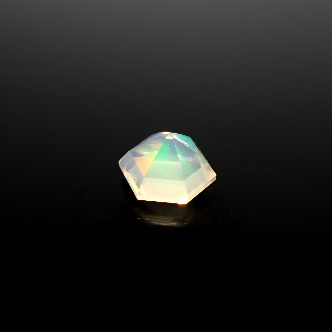 ◇ヘキサゴンカット◇エチオピアオパール エチオピア産 0.13ct[240226210]3.8x3.6mm前後