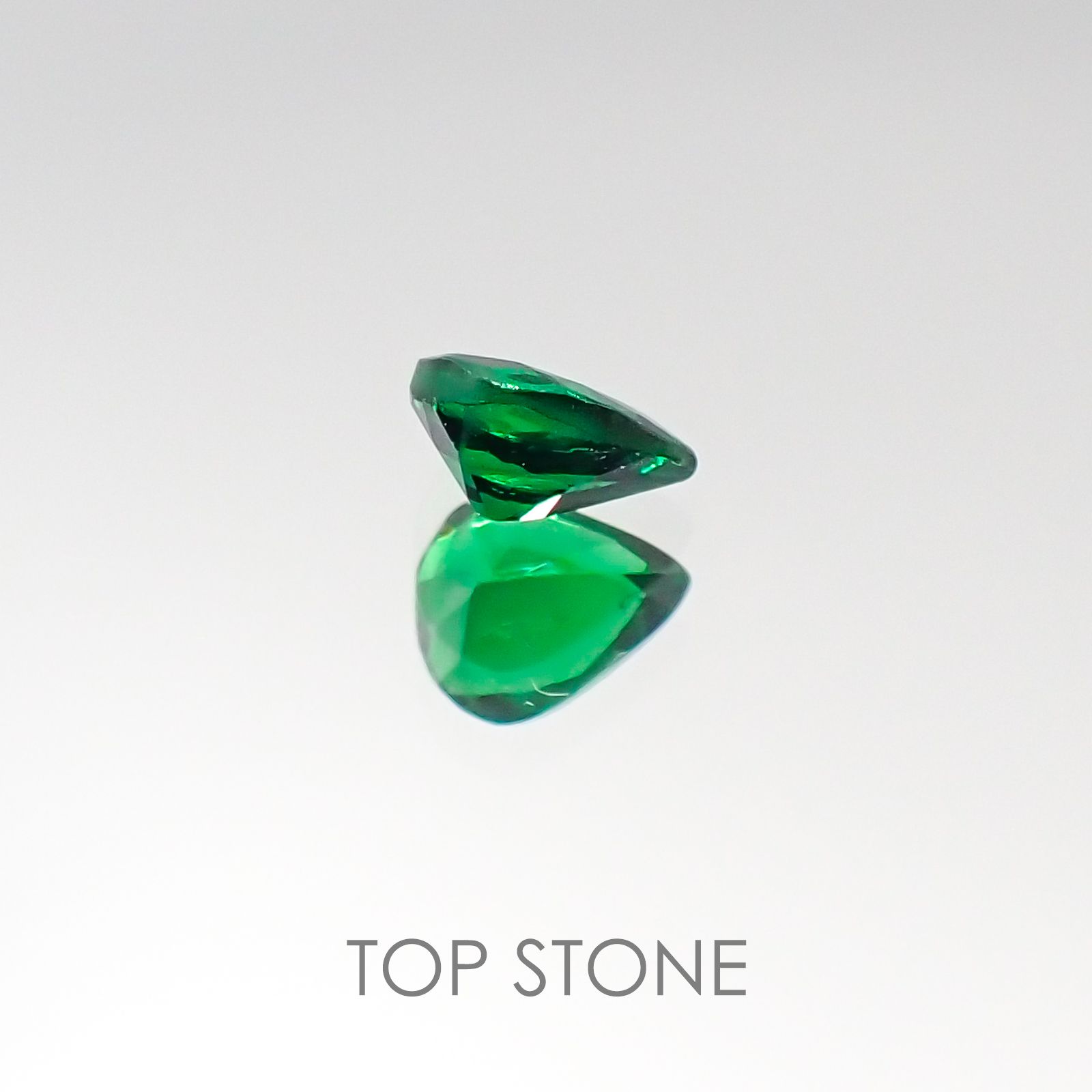 ツァボライト タンザニア産 ルース 0.24ct[20095714]4.4×3.6mm前後