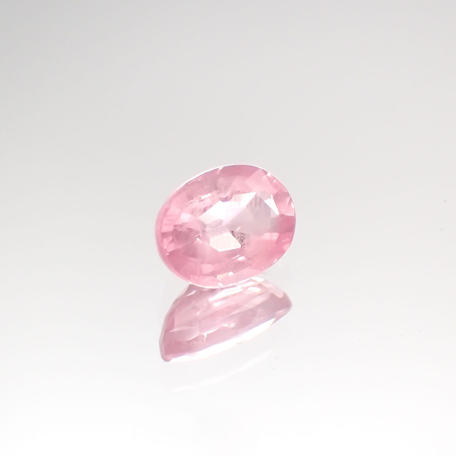 シルキーピンクスピネル(宝石名ピンク・スピネル) タンザニア産 0.86ct 識別済[240212894]6.4×4.8mm前後