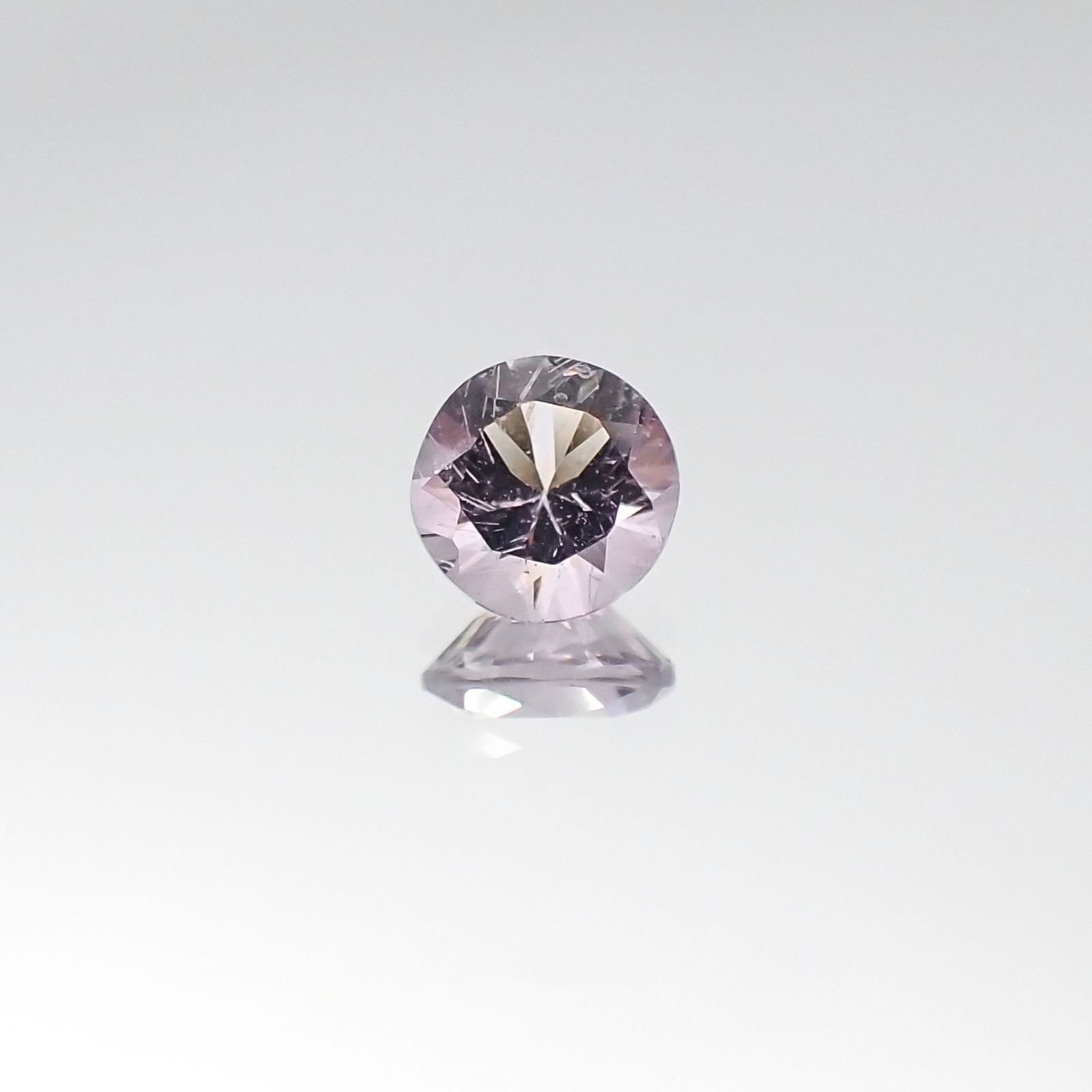 マリアライト(宝石名パープル・スキャポライト)タンザニア産 0.48ct 識別済[231023980]5.4x5.3mm前後