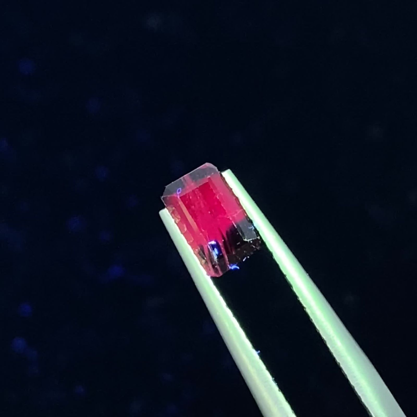 ウィンザーサファイア タンザニア・ウィンザー産 1.06ct / 6.3x3