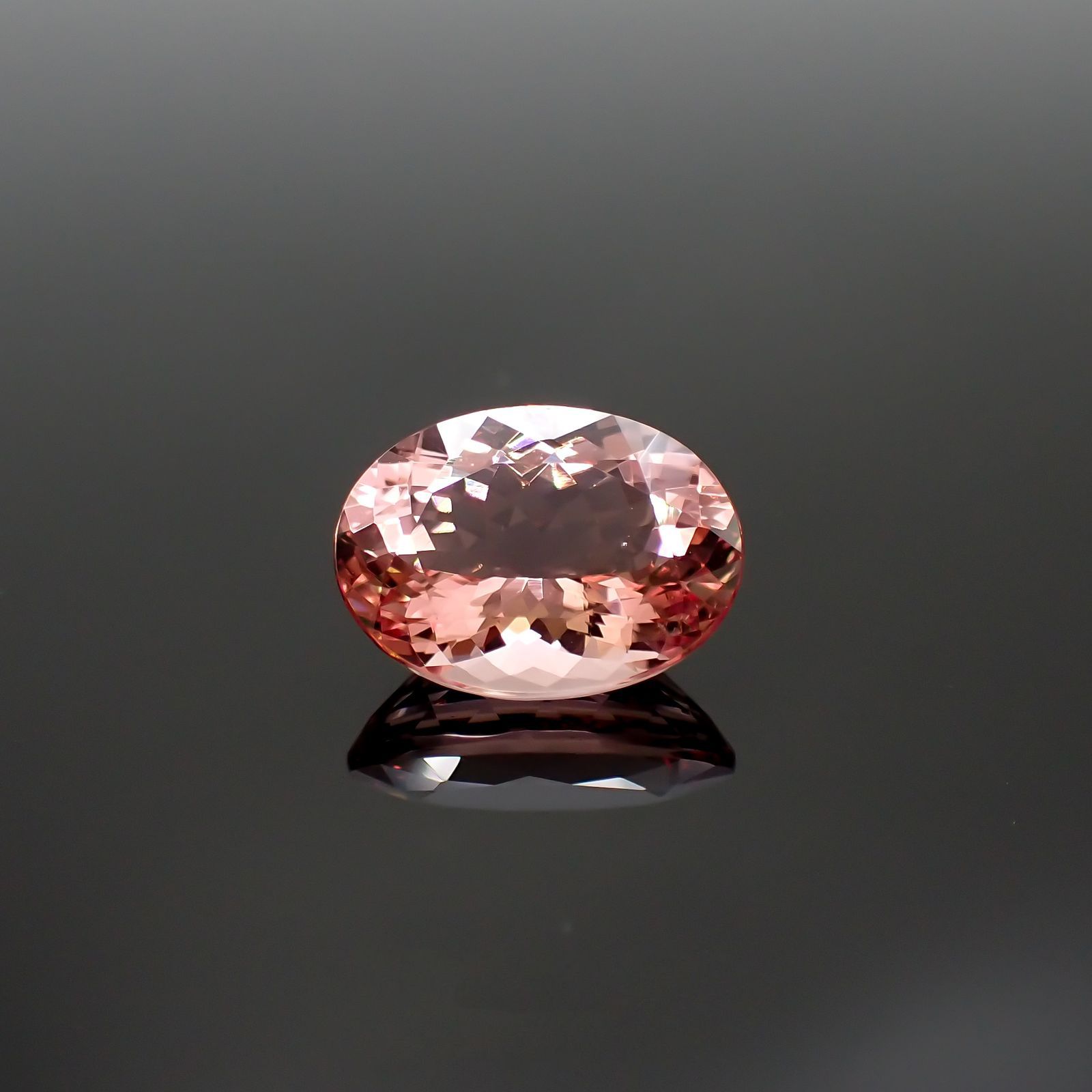 モルガナイト(宝石名モルガナイト)ナイジェリア産 9.465ct ソ付(彩珠)[220114248]16.4x12.3mm前後