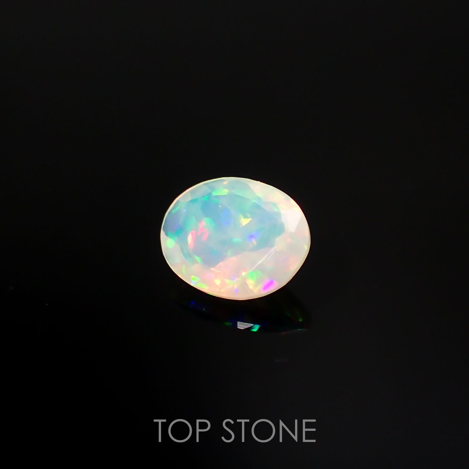 エチオピアオパール(宝石名オパール)エチオピア産 0.59ct 識別済[220114790]7.6x5.9mm前後