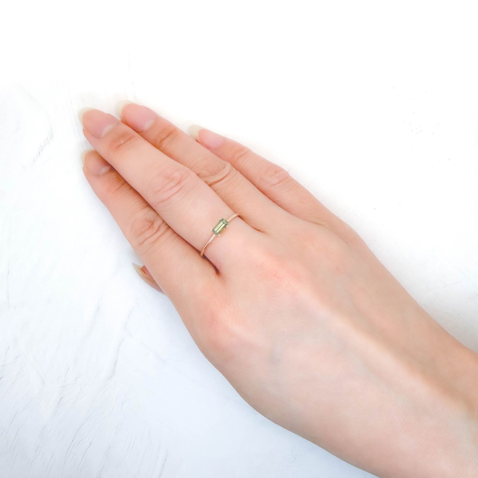 グリーンクリソベリル(宝石名クリソベリル)スリランカ/マダガスカル産 識別済 0.30ct / 5.3x2.5mm前後 [260514474]
