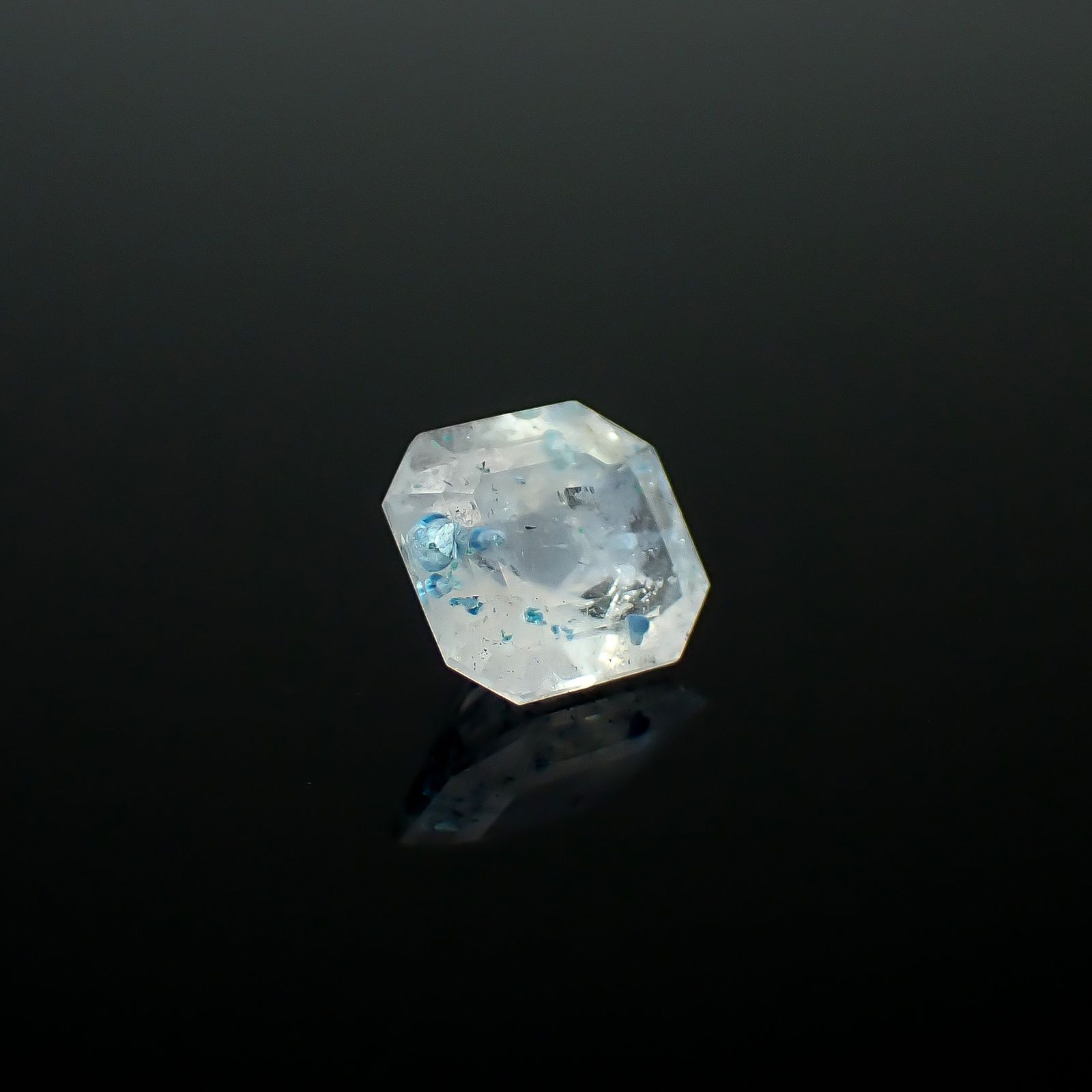 パライバクォーツ ブラジル産 1.62ct / 7.7x7.2mm前後 [260632500]