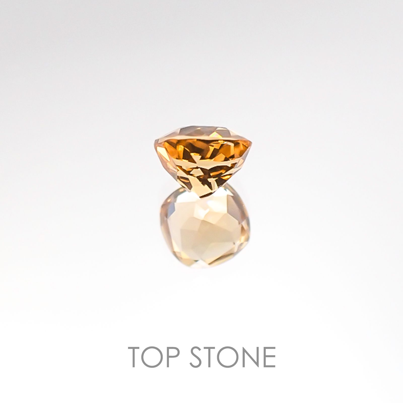 インペリアルトパーズ ブラジル産 ルース 0.61ct[20106511]4.7×4.6mm前後