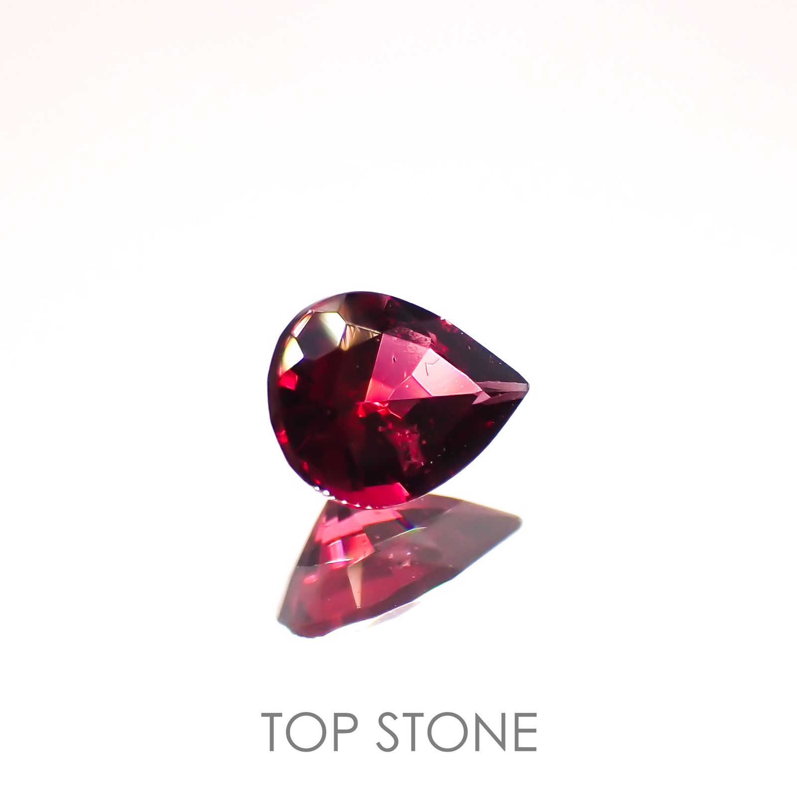 レッドスピネル(宝石名レッド・スピネル)タンザニア産 0.27ct 識別済[220114331]4.8x3.7mm前後