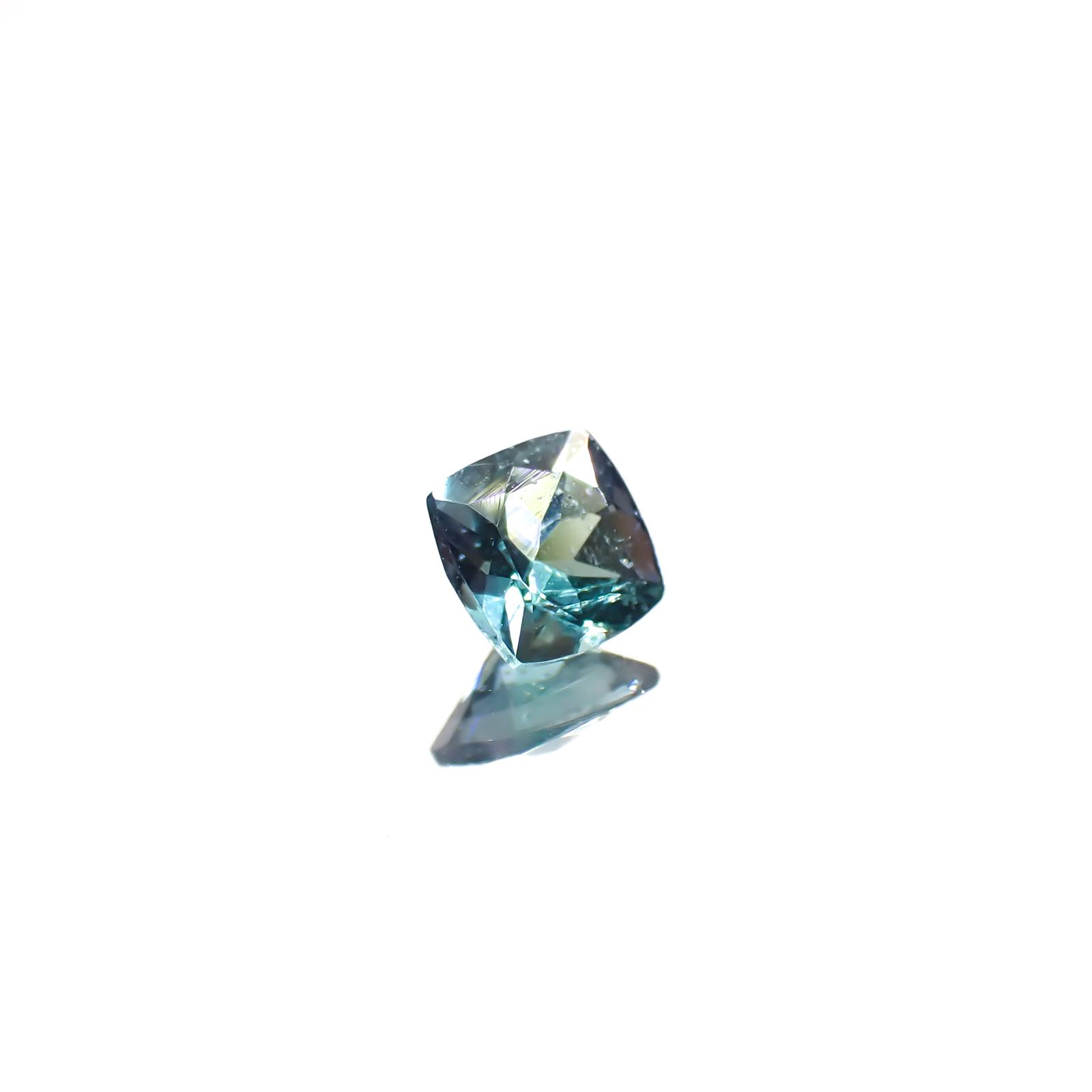 ブルーグリーンコーネルピン(宝石名ブルーグリーン・コーネルピン)タンザニア産 0.21ct 識別済[240527682]3.6x3.6mm前後