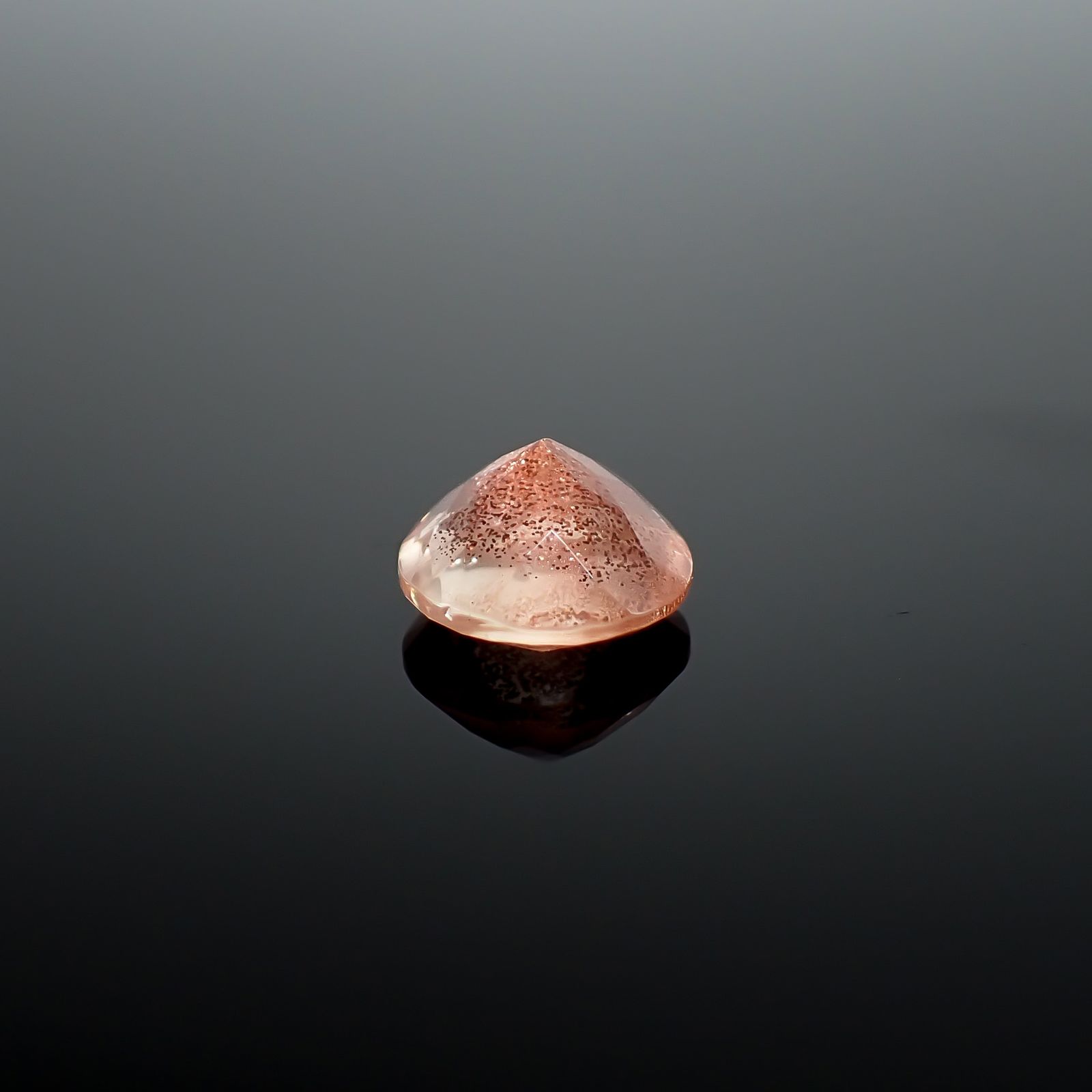 オレゴンサンストーン アメリカ・オレゴン州産 1.87ct / 8.1x8mm前後 [260732638]