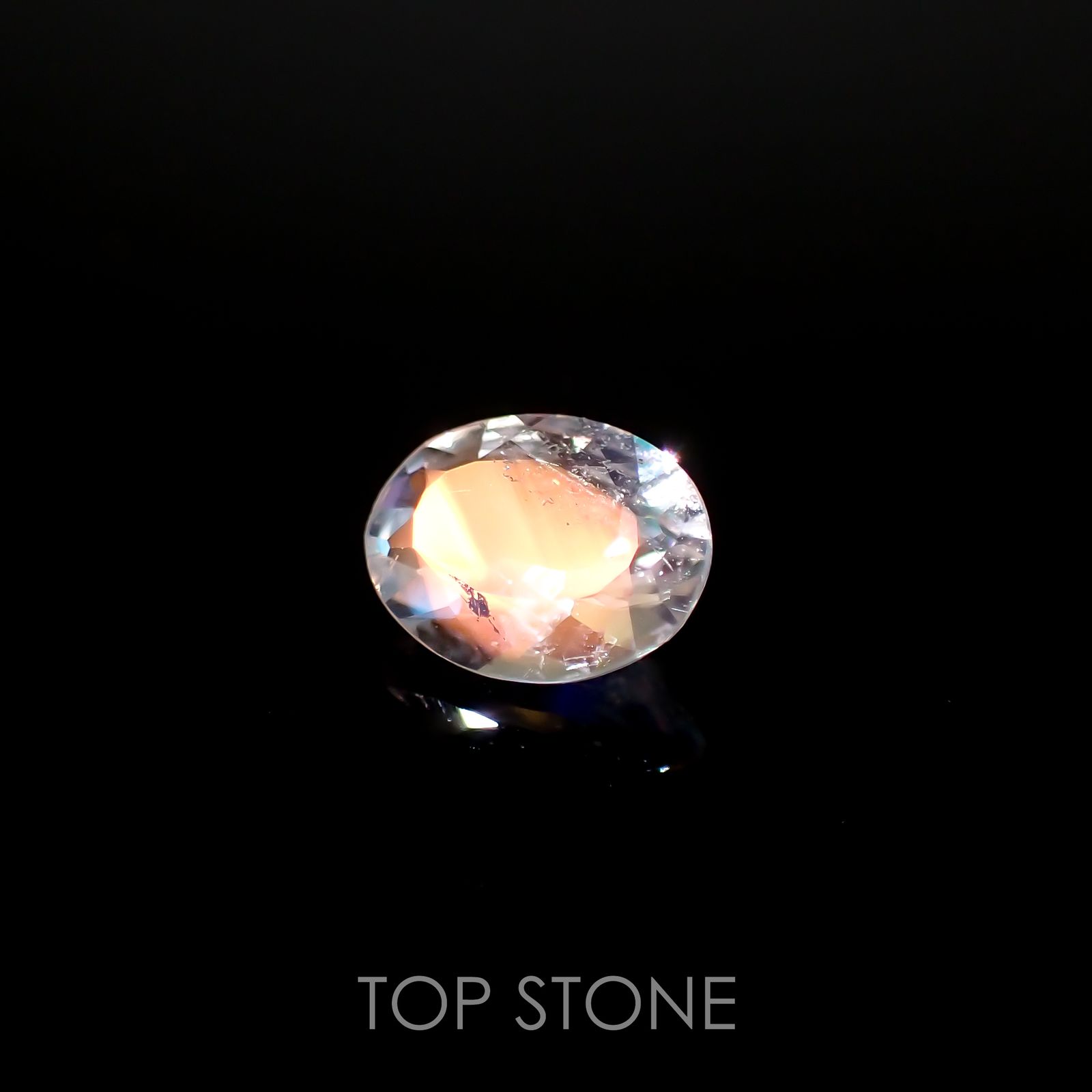 レインボームーンストーン(宝石名ラブラドライト)タンザニア産 0.59ct 識別済[220115456]6.7x5.1mm前後