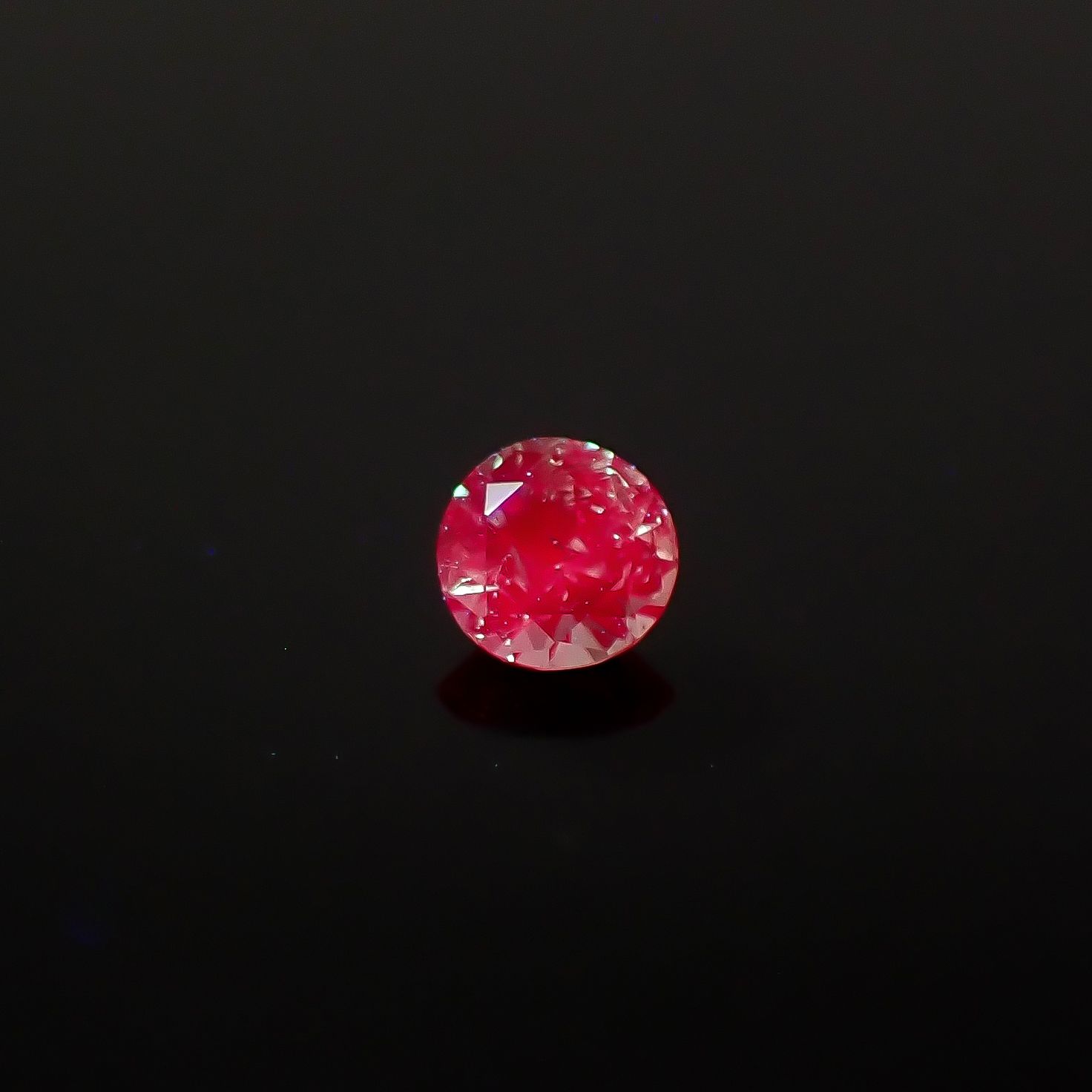 アレキサンドライト ロシア産 0.084ct / 2.7x2.7mm前後 [260532151]