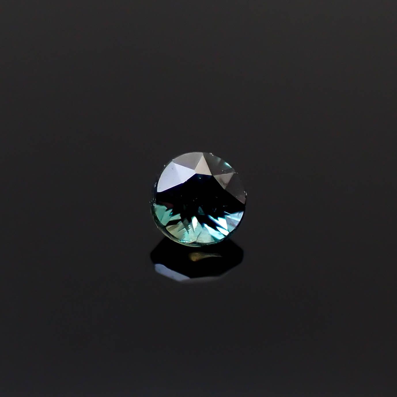 アレキサンドライト ロシア産 0.036ct [250530356]1.9x1.9mm前後