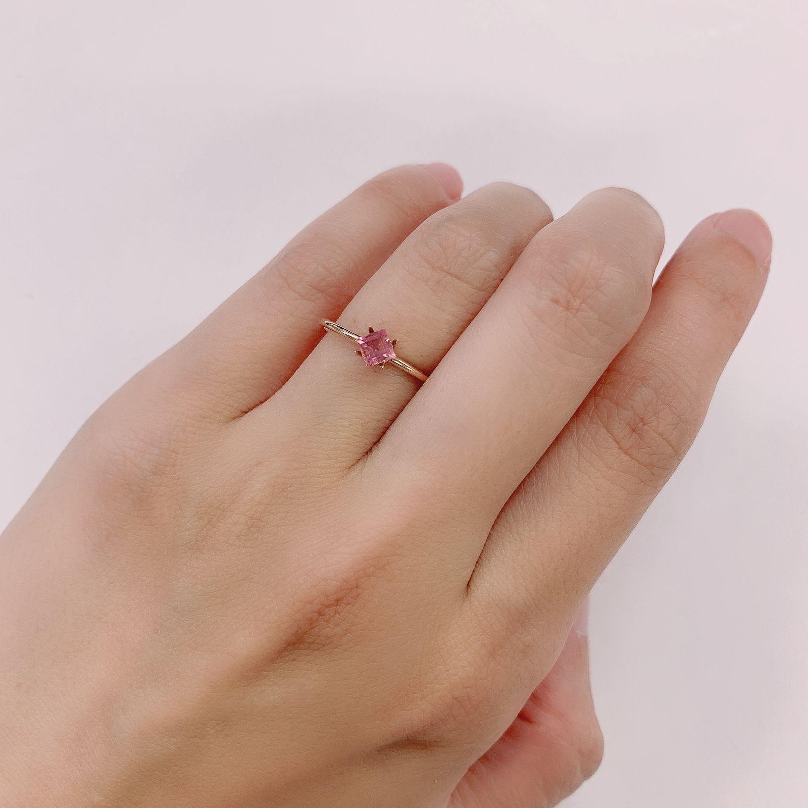ペツォッタイト(ラズベリル)(宝石名ペツォッタイト) マダガスカル産 0.241ct ソ付(彩珠)[210812612]3.4×3.4mm前後
