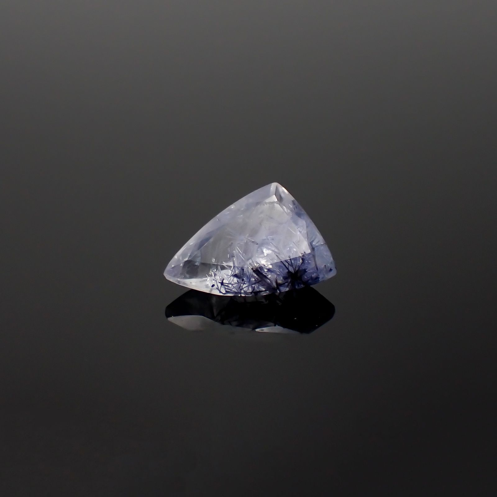 デュモルチェライトインクォーツ ブラジル産 2.03ct[230320869]7.8x11.4mm前後