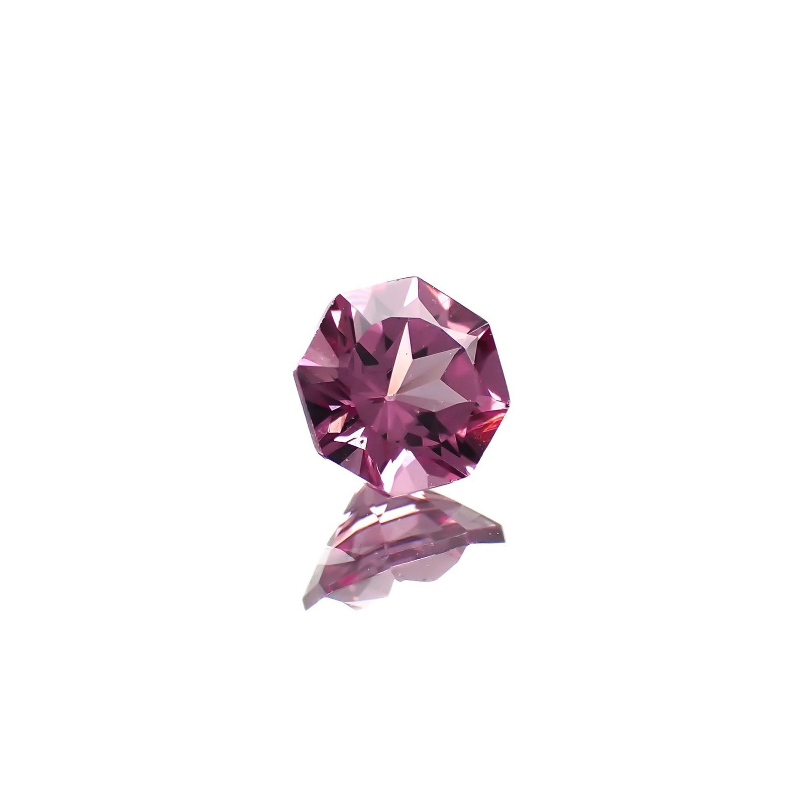 ◇オクタゴンカット◇カラーシフト マラヤガーネット(宝石名ガーネット)タンザニア産 0.65ct 識別済[220817565]5.1x5.1mm前後