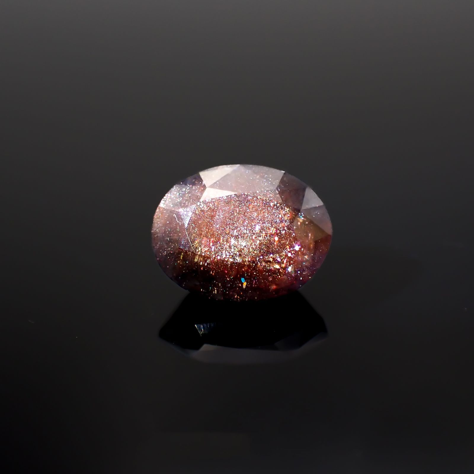 ブラッドショットアイオライト(宝石名アベンチュリン・アイオライト)インド産 4.803ct ソ付(彩珠)[221018898]12.4x9.7mm前後