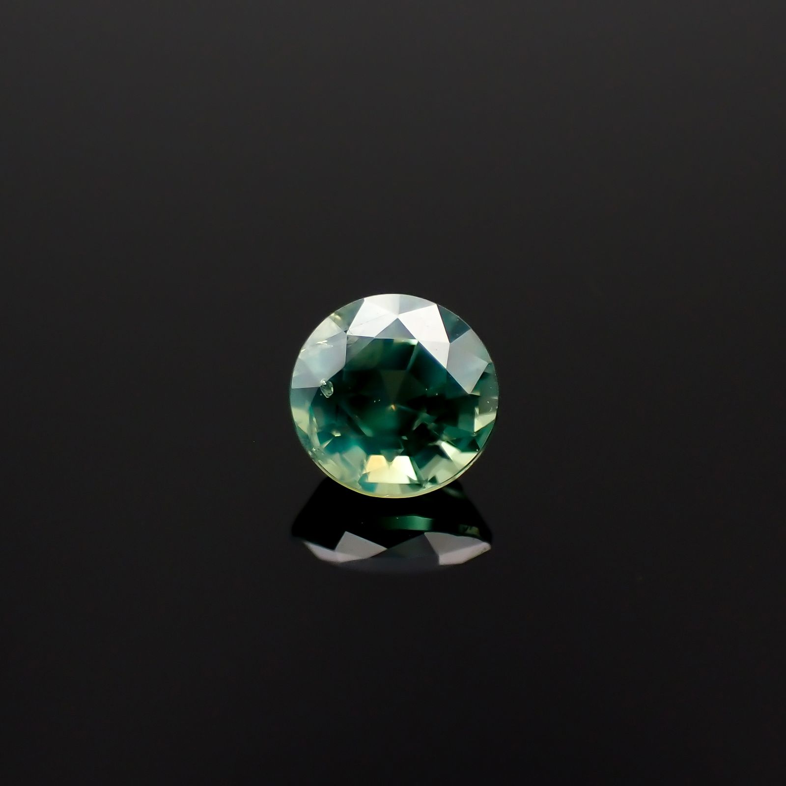 シルキーアレキサンドライト(宝石名アレキサンドライト)ブラジル・ミナスジェライス州ヘマチタ鉱山産 0.28ct 識別済[240527402]3.8x3.8mm前後