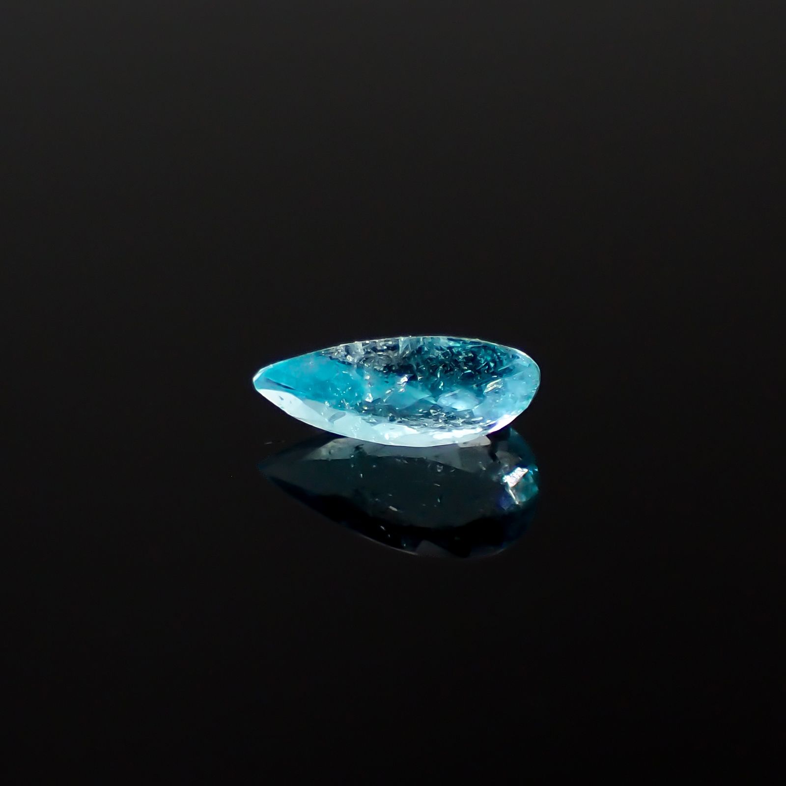 パライバトルマリン ブラジル・パライバ州バターリャ鉱山産 0.35ct[240928755]6.9x3.7mm前後