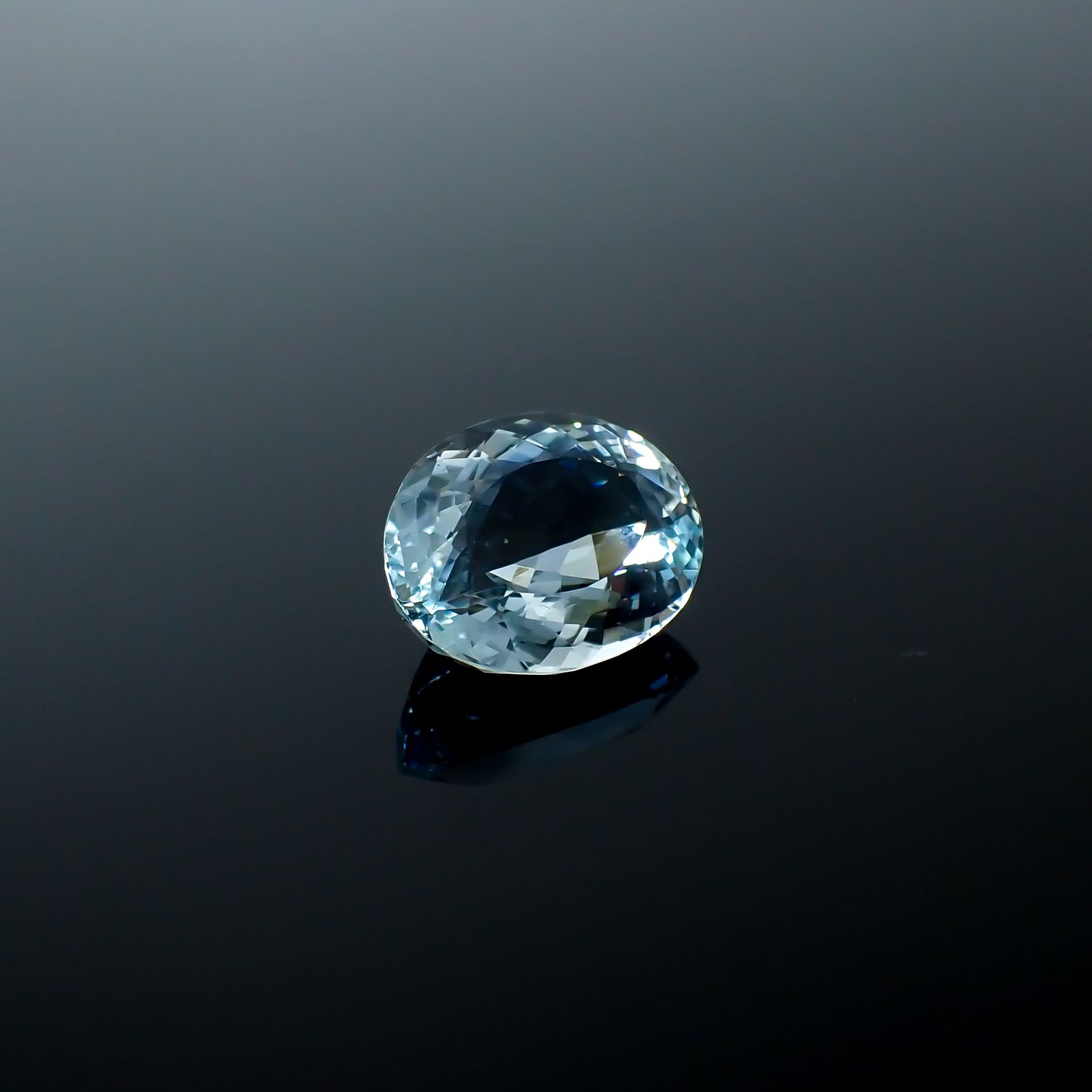 アクアマリン モザンビーク産 4.03ct[240125409]11.8x9.4mm前後