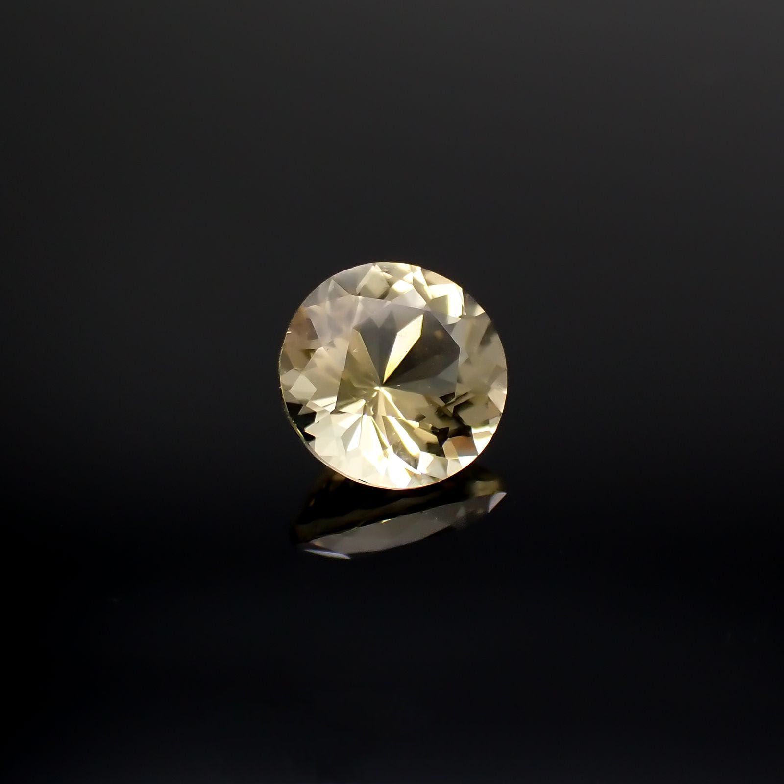 イエロースキャポライト(宝石名イエロー・スキャポライト)タンザニア産 0.45ct 識別済[220918025]5.1x5.1mm前後