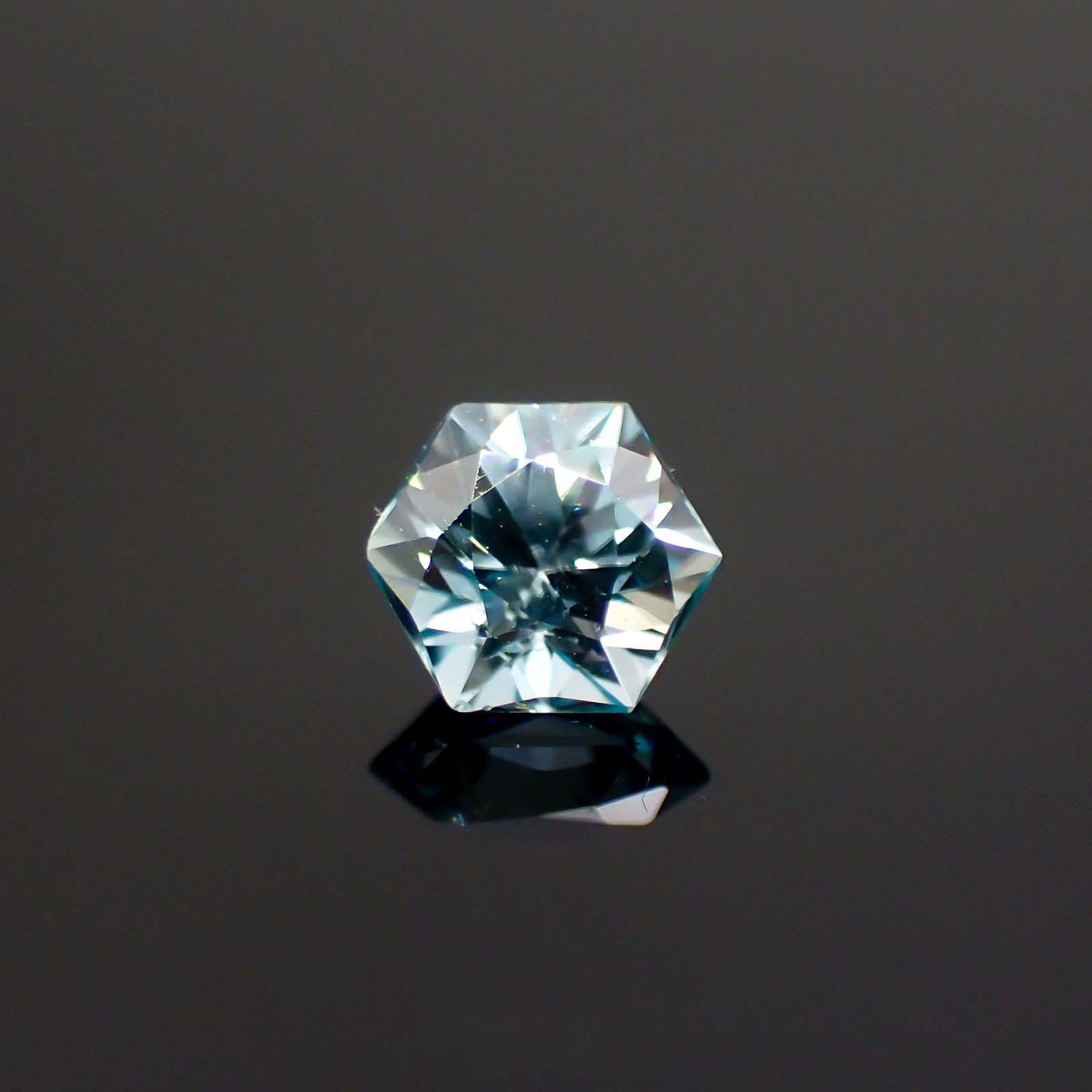 ◇ヘキサゴンカット◇アイスブルージルコン(宝石名ジルコン)カンボジア産 0.80ct 識別済[220716826]4.8x4.8mm前後